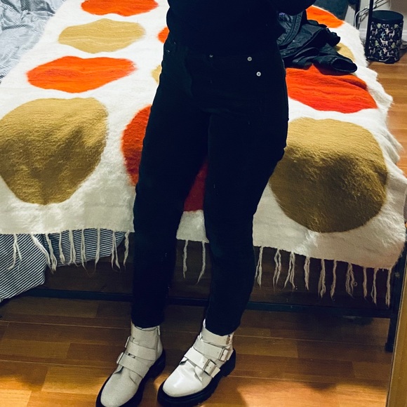 Aviate premium Leather Biker Boots In White - Picture 8 of 8